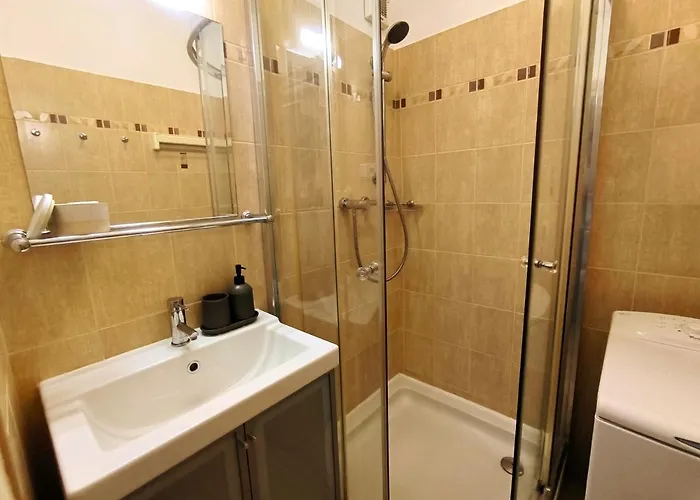 Cozyhome Medena Central, Quiet Premium Spot In Old Town