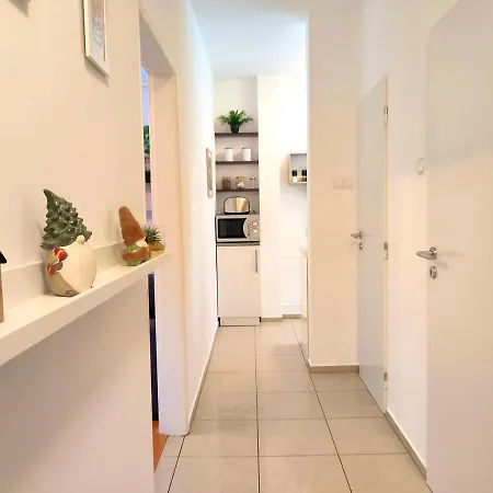 Cozyhome Medena Central, Quiet Premium Spot In Old Town Apartment